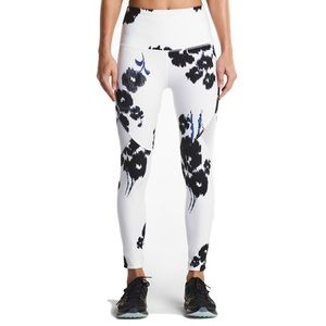 SAUCONY WOMEN'S LUXE CROP WHITE/BLACK TIGHTS